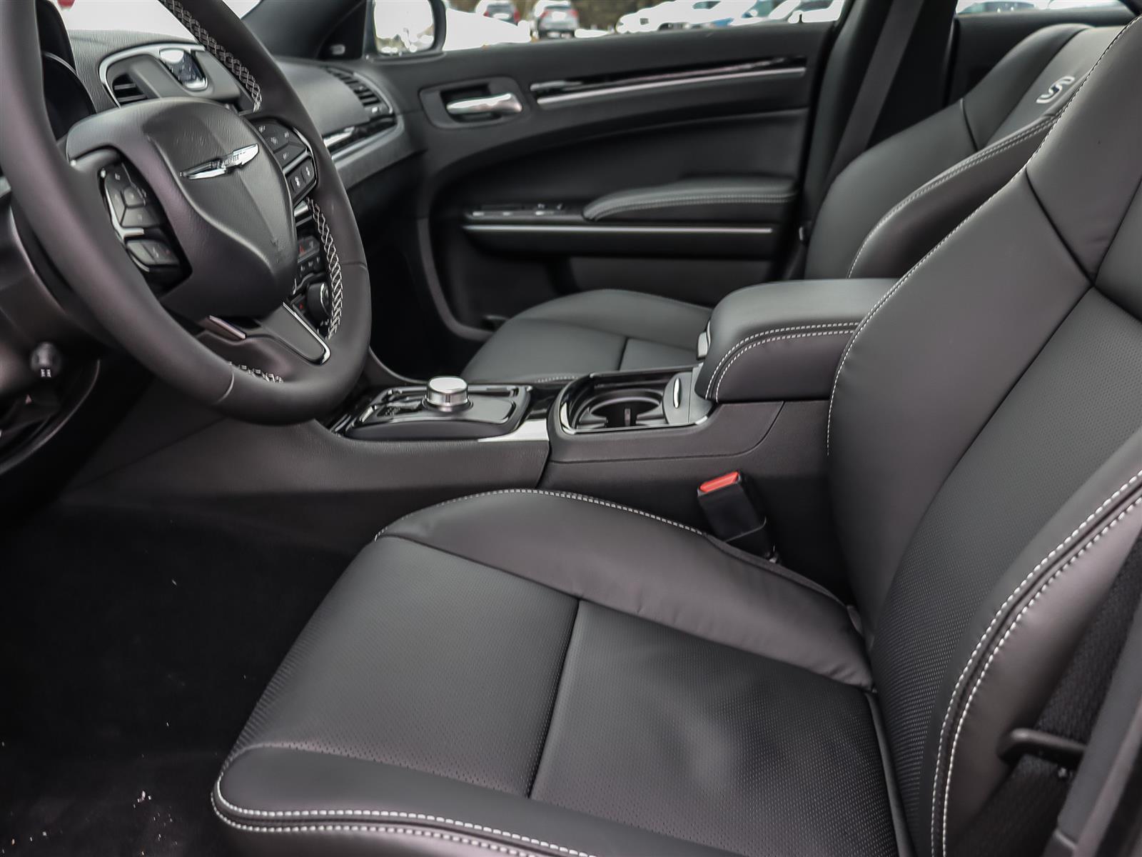 2023 Chrysler 300 in Uxbridge, Ontario, 60,385